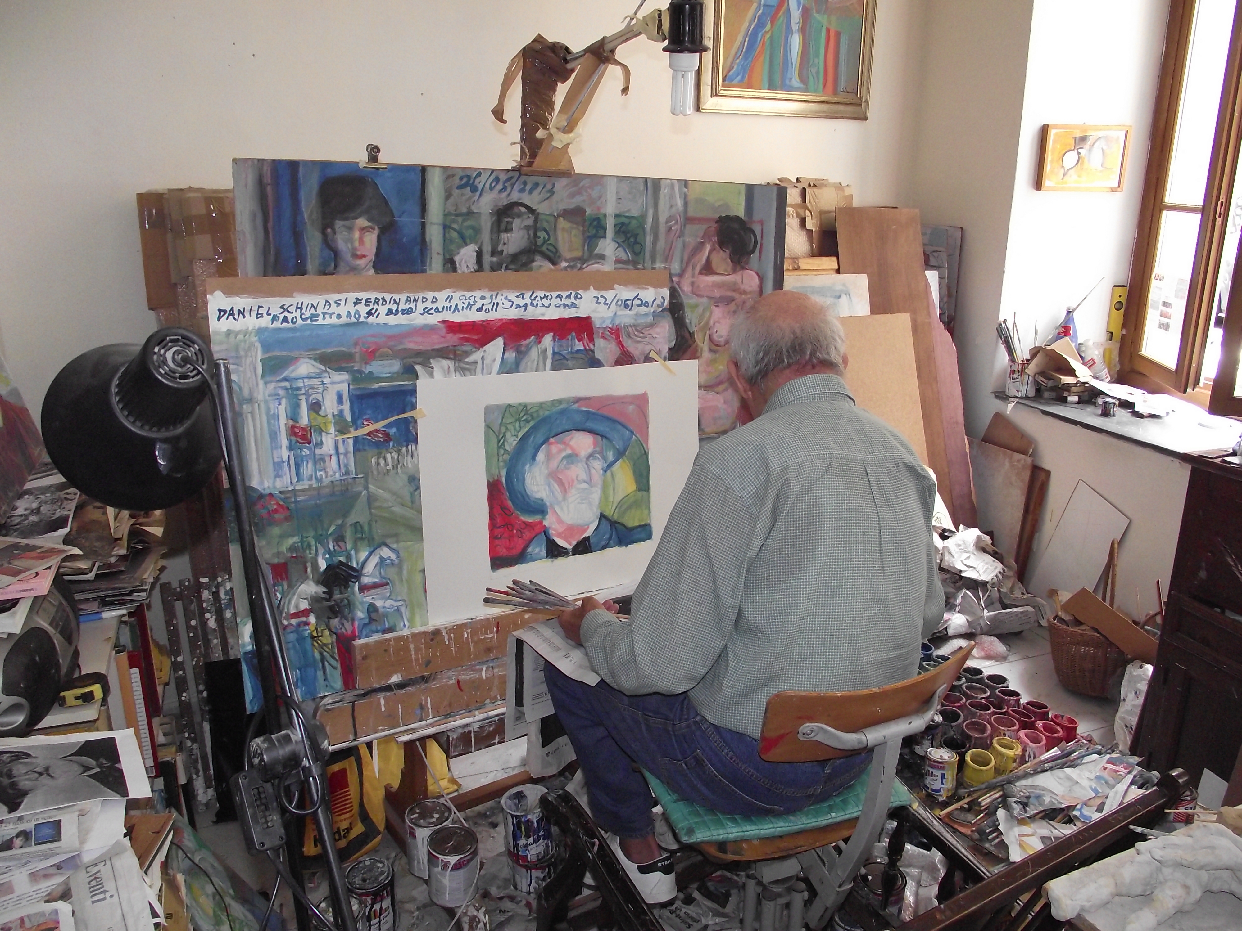 Daniel Schinasi in his Nice Studio